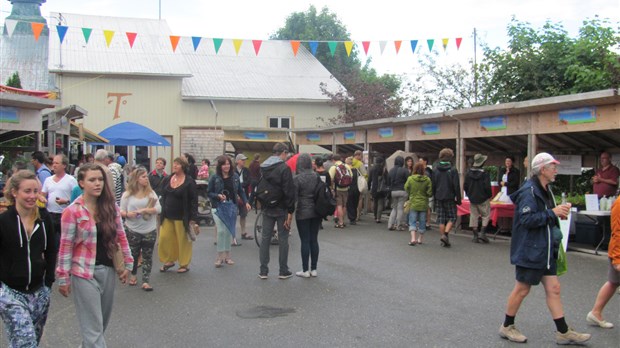 Savourer le début de l’été au Marché public des Basques