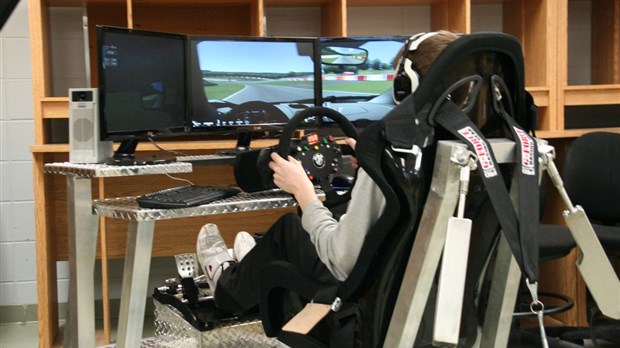 Des élèves du Pavillon-de-l'Avenir fabriquent un simulateur de course automobile