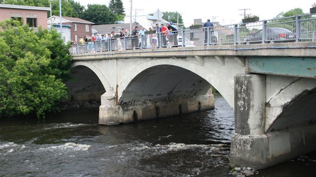 Travaux d’inspection sur le pont D’Amours à Rivière-du-Loup