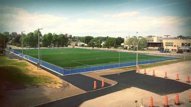 Le terrain de soccer à surface synthétique prêt d'ici 2 semaines