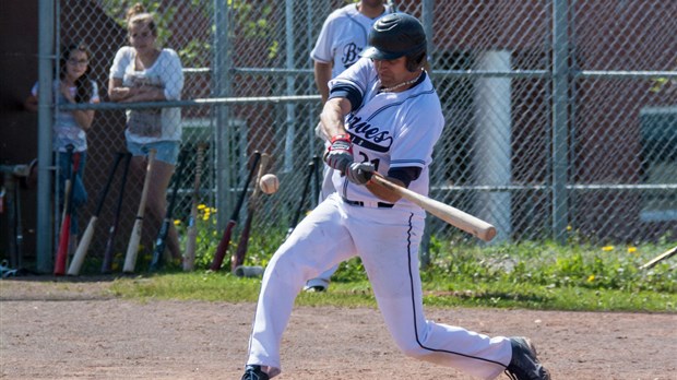 Trois-Pistoles et Rimouski se détachent