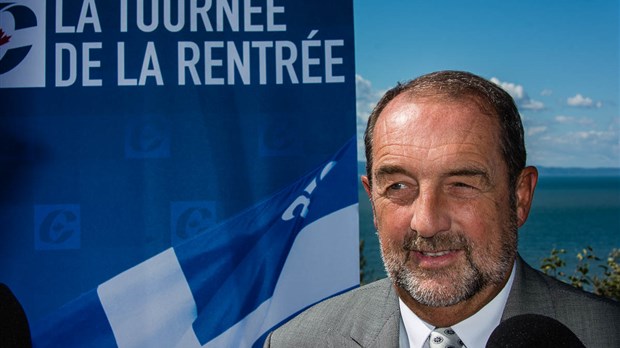 Le ministre Denis Lebel s’arrête à Rivière-du-Loup