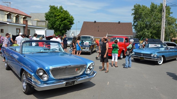 Exposition de voitures antiques au Parc du Mont-Citadelle samedi