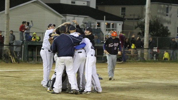 Les Braves l'emportent et passent en finale