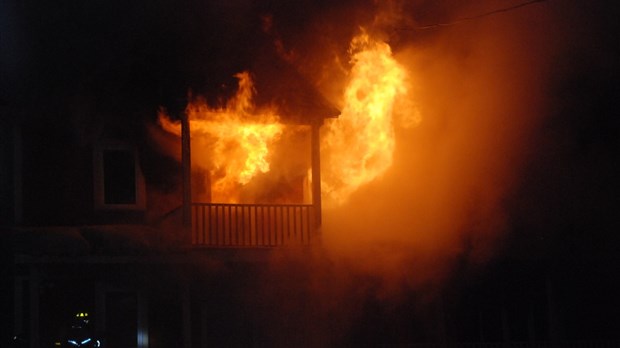 Incendie: une famille de 5 personnes à la rue