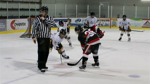 Les inscriptions explosent en hockey-études à l'École secondaire