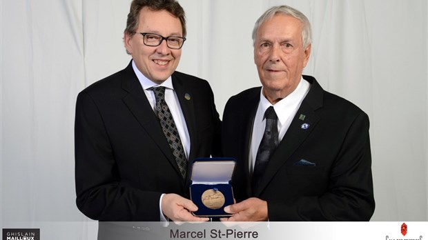 Marcel St-Pierre reçoit la Médaille de l’Assemblée nationale