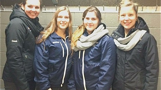 Deux élèves du Hockey féminin-études de Trois-Pistoles signent avec les Pionnières 
