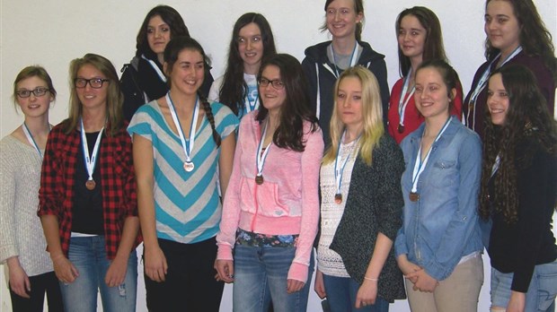 Médaillées de bronze en basketball juvénile A
