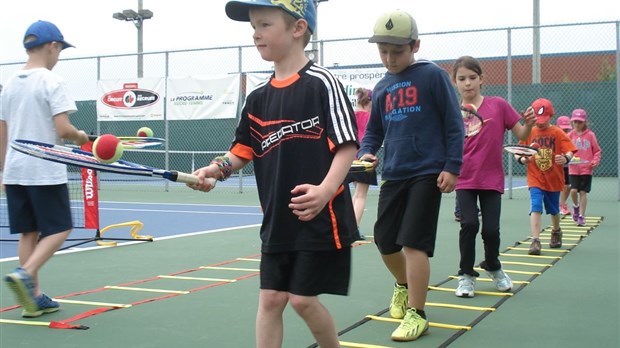 Récré-tennis: apprendre par le jeu!