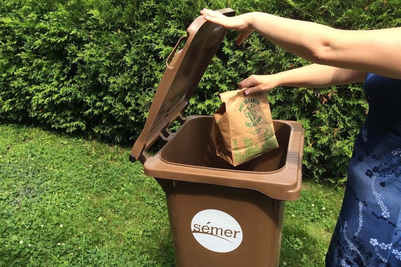 Besoin d'une Poubelle dans la Voiture ? Essayez une Boite de Céréales en  Plastique.