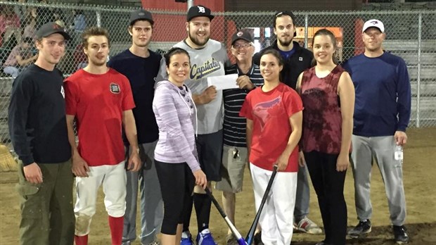 Une autre année de réussite pour le Tournoi de balle donnée bar Chez Boogie