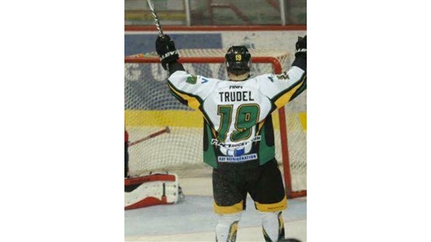 Francis Trudel signe avec les 3L