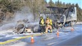 Un camion incendié sur l’autoroute