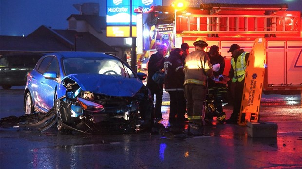 Collision impliquant trois véhicules sur le boulevard Cartier 
