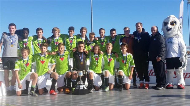 Le Mondial remporte une 3e Coupe Saputo des Champions AA