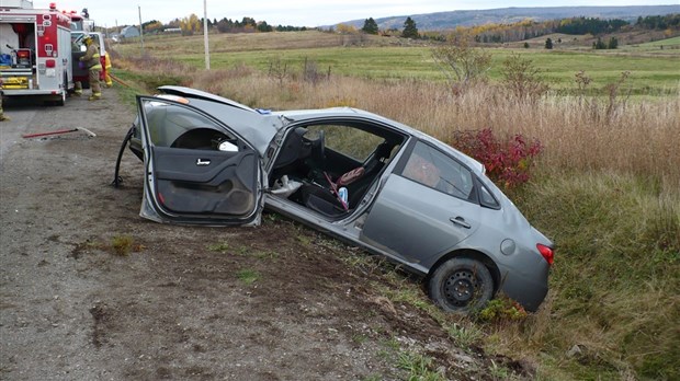 Collision entre une voiture et un tracteur à Saint-Mathieu 
