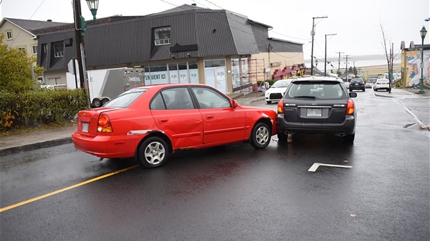 Collision impliquant trois voitures au centre-ville de Rivière-du-Loup