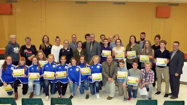Rivière-du-Loup souligne l’excellence de ses athlètes, entraîneurs et officiels