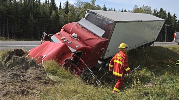 Décès d’un camionneur sur la route 185 : un infarctus a causé l’accident