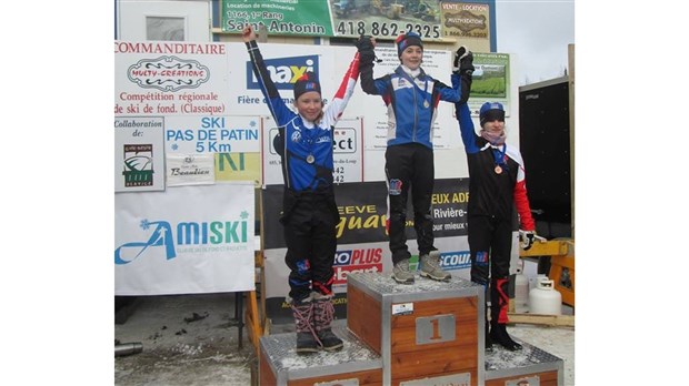 De jeunes skieurs s’affrontent au Club Amiski