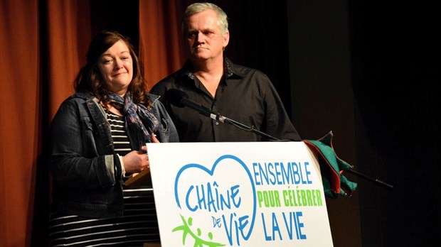 Chaine de vie remet 12 000$ à la famille de Lisa-Marie Gamache