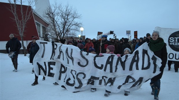 200 personnes à une marche citoyenne contre Énergie Est