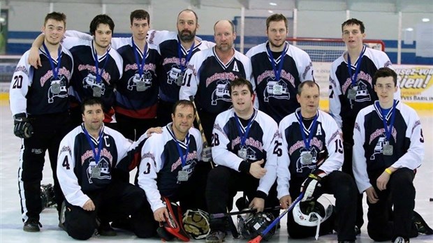 L’argent au championnat provincial de ballon sur glace