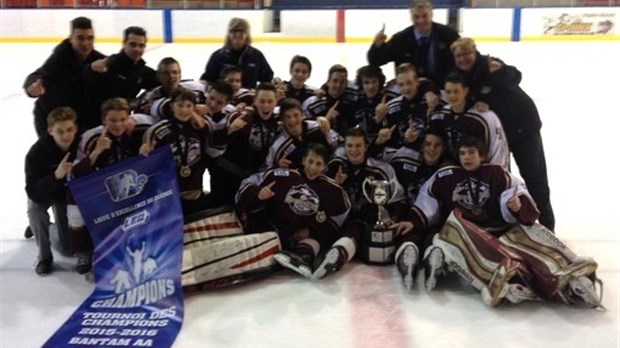 Le Promutuel Bantam AA champion à la maison 
