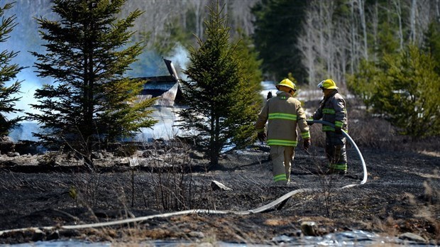 Feu de broussaille à Saint-Bruno