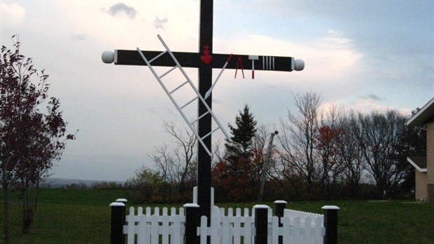 Inauguration de la croix du chemin des Raymond
