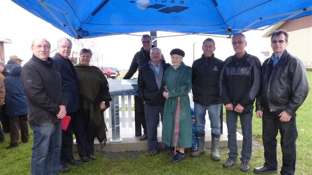 Inauguration et bénédiction de la Croix du chemin des Raymond
