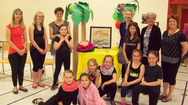 Des enfants créent une œuvre pour la Maison Desjardins