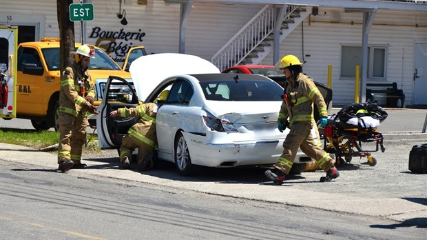 Collision à trois véhicules sur la rue Fraser 