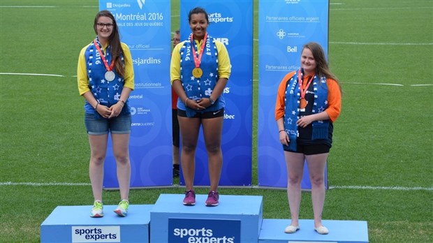 Cassandra Ayers remporte l’or au lancer du marteau 