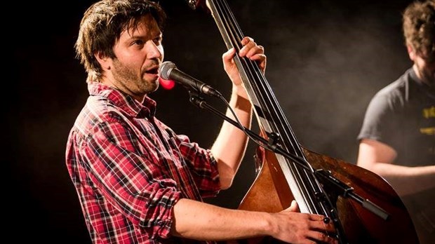 Mononc' Serge en spectacle acoustique à Rivière-du-Loup