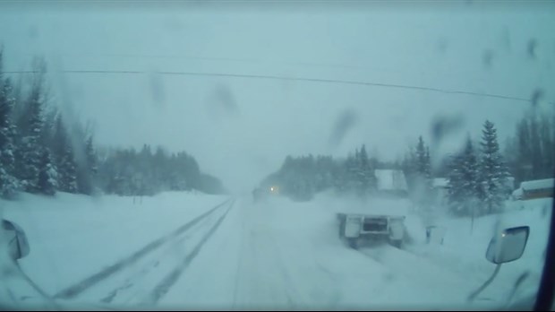 Un poids lourd perd sa remorque sur la route 185