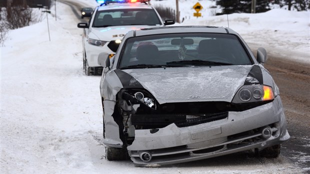 Une voiture percute une boite aux lettres à Saint-Modeste