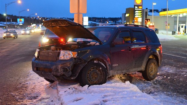  Collision latérale sur le boulevard Cartier à Rivière-du-Loup 