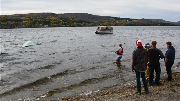 Un voilier chavire sur le lac Pohénégamook