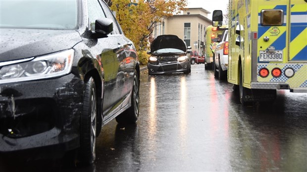 Collision latérale au coin Lafontaine et Saint-Elzéar 
