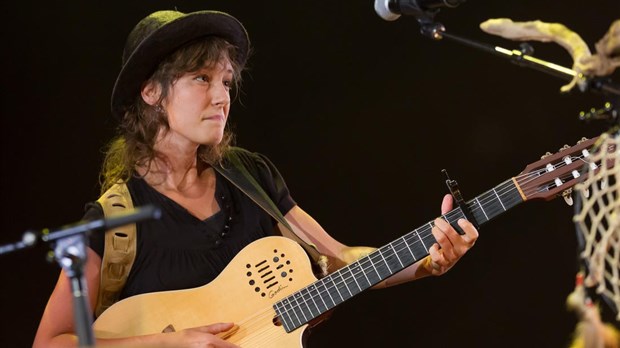 Liliane Pellerin en spectacle à la Cour de circuit de L’Isle-Verte