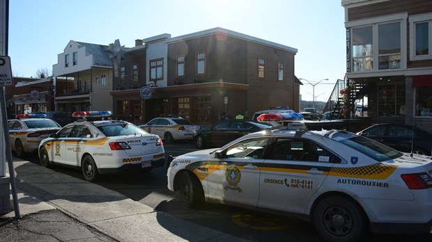 Intervention policière sur la rue Lafontaine à Rivière-du-Loup