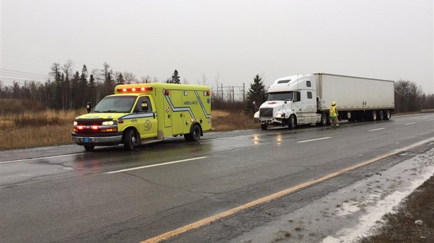 Sortie de route et collisions sur l’autoroute 85 