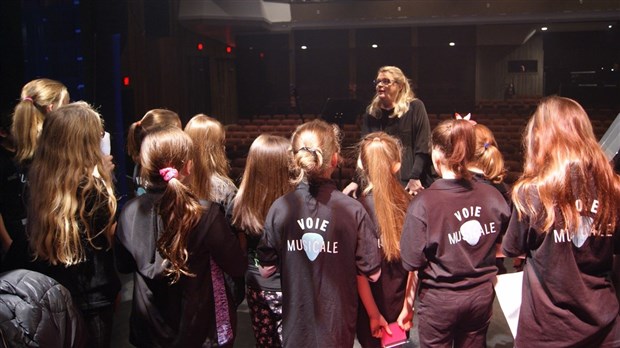 Les élèves de la Voie musicale rencontrent Angèle Dubeau