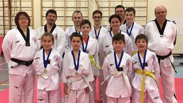 10 médailles pour le Transcontinental en Taekwondo