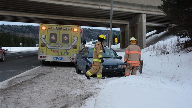 La chaussée glissante cause deux sorties de route dans la région