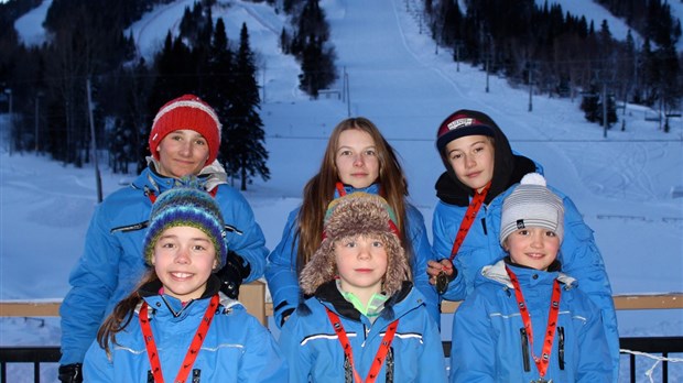 Des skieurs en route pour les Jeux du Québec