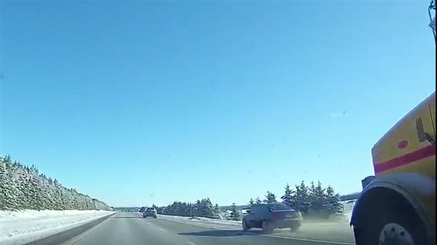 Dépassement dangereux sur l'autoroute 20