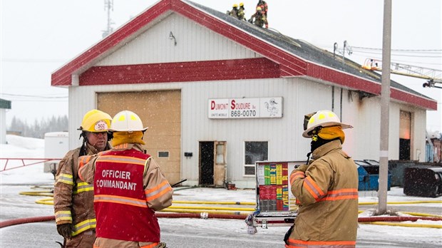 Intervention incendie chez Dumont Soudure de Rivière-du-Loup